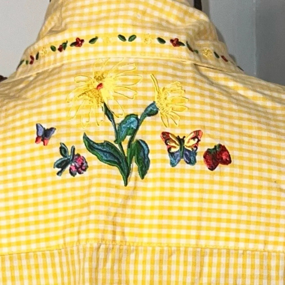 Karen Scott M,Yellow/White Checkered Embroidered butterfly flower button front - Picture 4 of 13